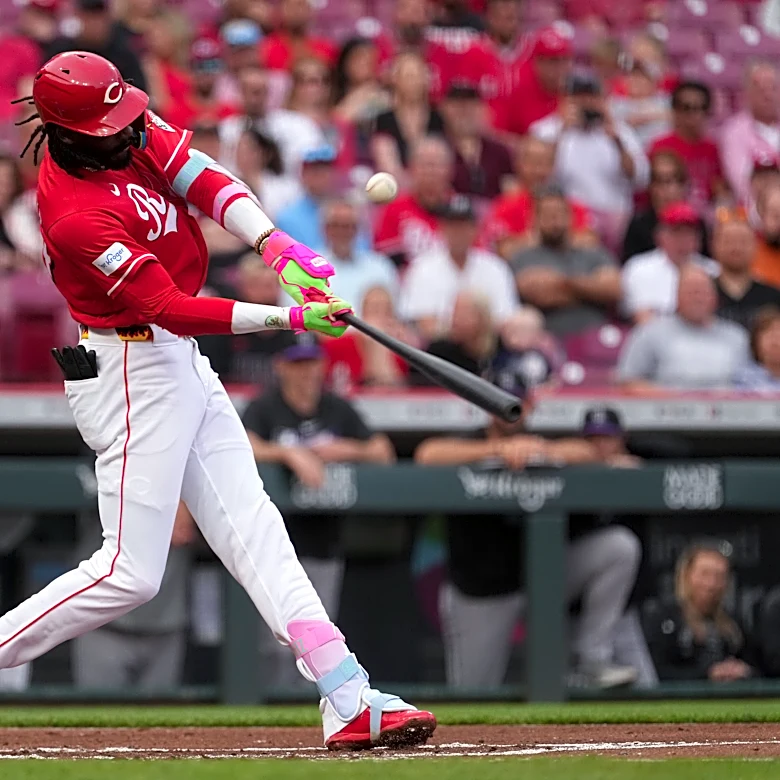 De La Cruz and Burns power the Reds to a 7-2 victory over the Rockies