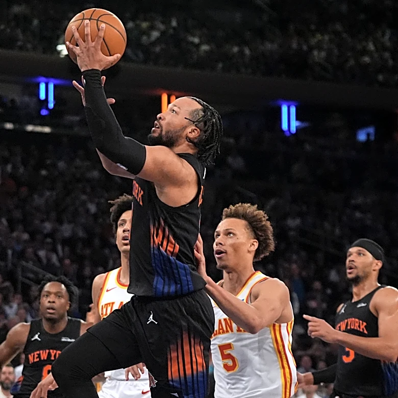 Jalen Brunson scores 39 points and the Knicks rout the Hawks 126-97 for a 3-2 series lead