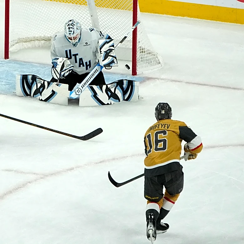 Dorofeyev's last-minute goal for Golden Knights sends Game 5 versus Mammoth into overtime