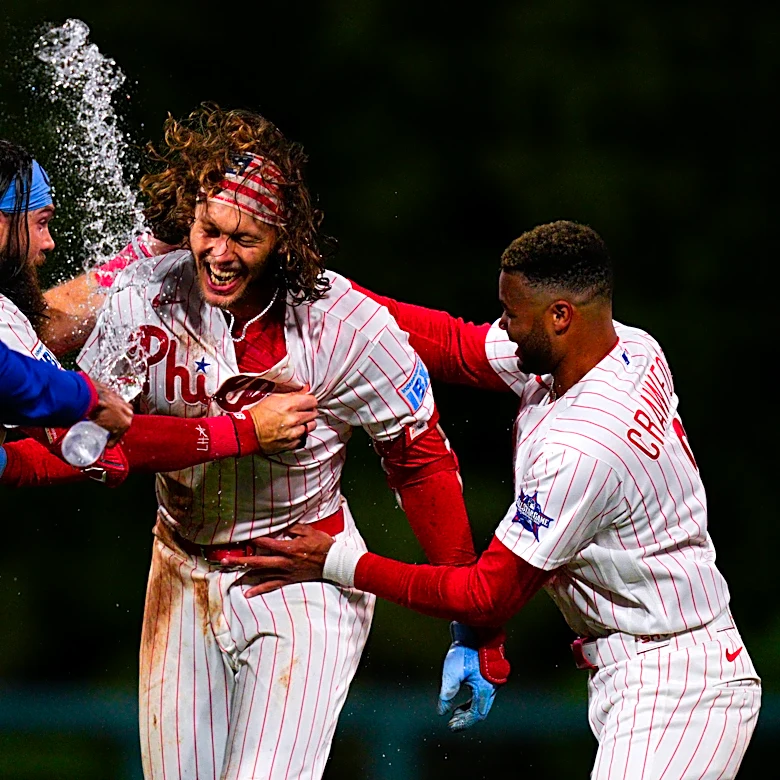 Schwarber delivers as Phillies rally again to beat Giants 6-5 in 10 innings for doubleheader sweep