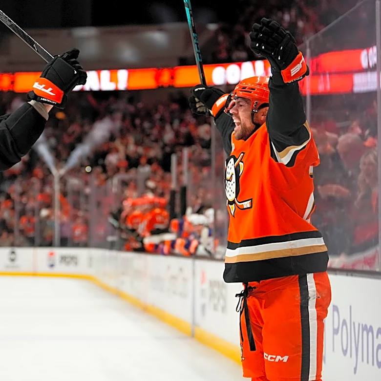 Carlsson, Terry lead Ducks to 5-2 win in Game 6, eliminating the 2-time conference champ Oilers
