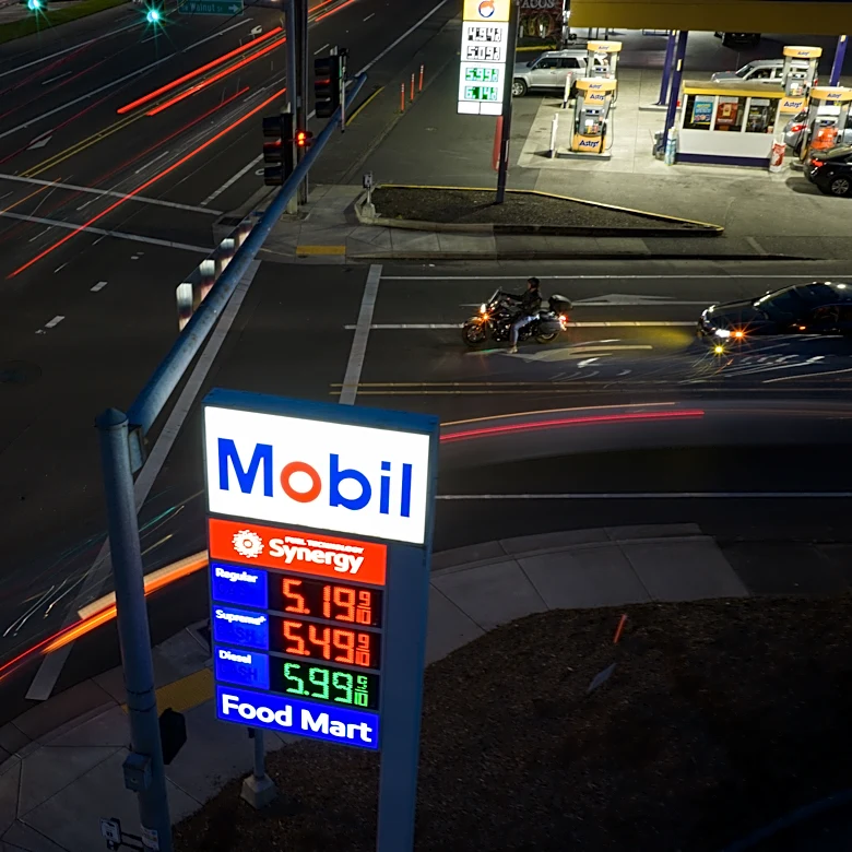 Profit for the biggest US oil companies declined in the first quarter, but only on paper