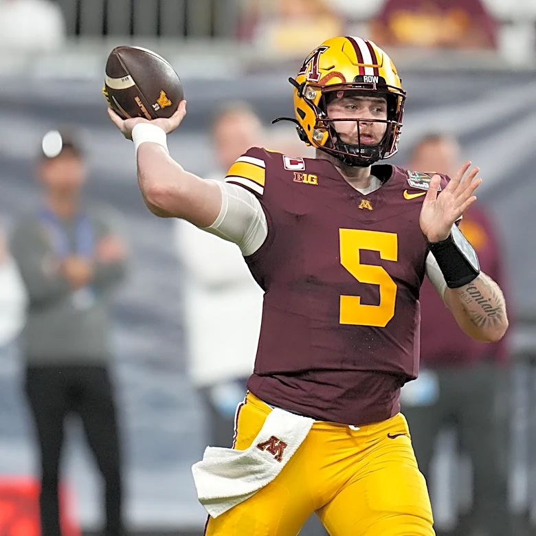 Minnesota QB Drake Lindsey arrested in native Arkansas for alleged underage drinking and fake ID