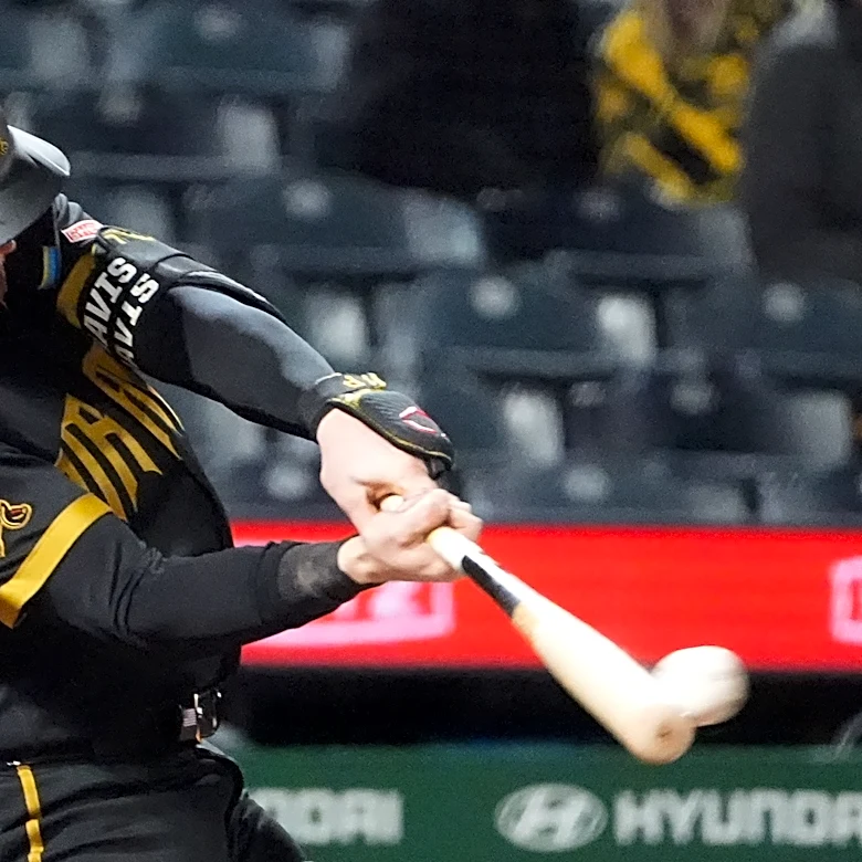 Davis homers twice, Keller works 7 strong innings as the Pirates beat Central-leading Reds 9-1