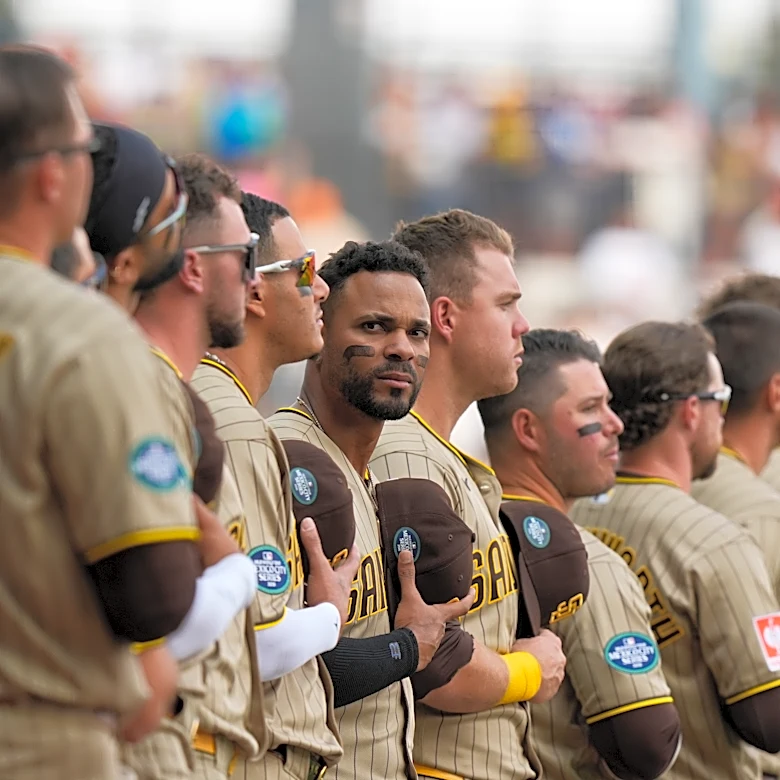 Padres announce agreement to sell team to investor group led by Kwanza Jones and José E. Feliciano