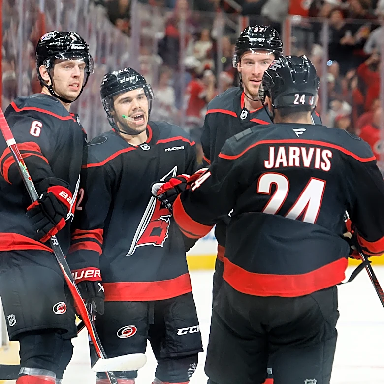 Stankoven, Andersen lead Hurricanes past Flyers 3-0 in Game 1 of 2nd-round series