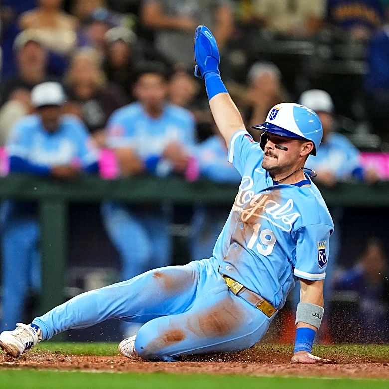 Massey scores in 10th on Garcia's sacrifice fly, Royals beat Mariners 3-2