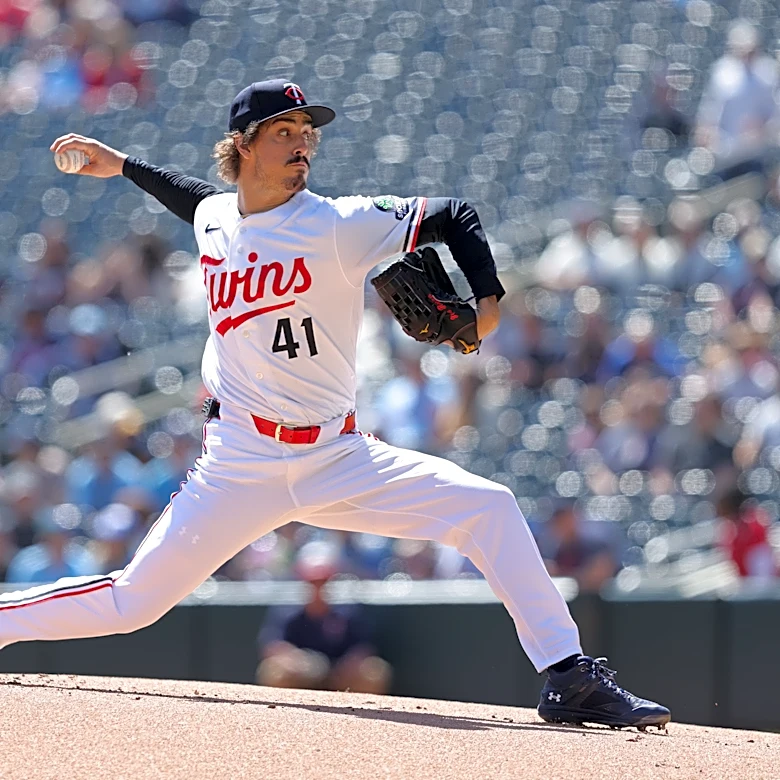 Twins hold on to beat Blue Jays 4-3 after Ryan leaves with elbow soreness