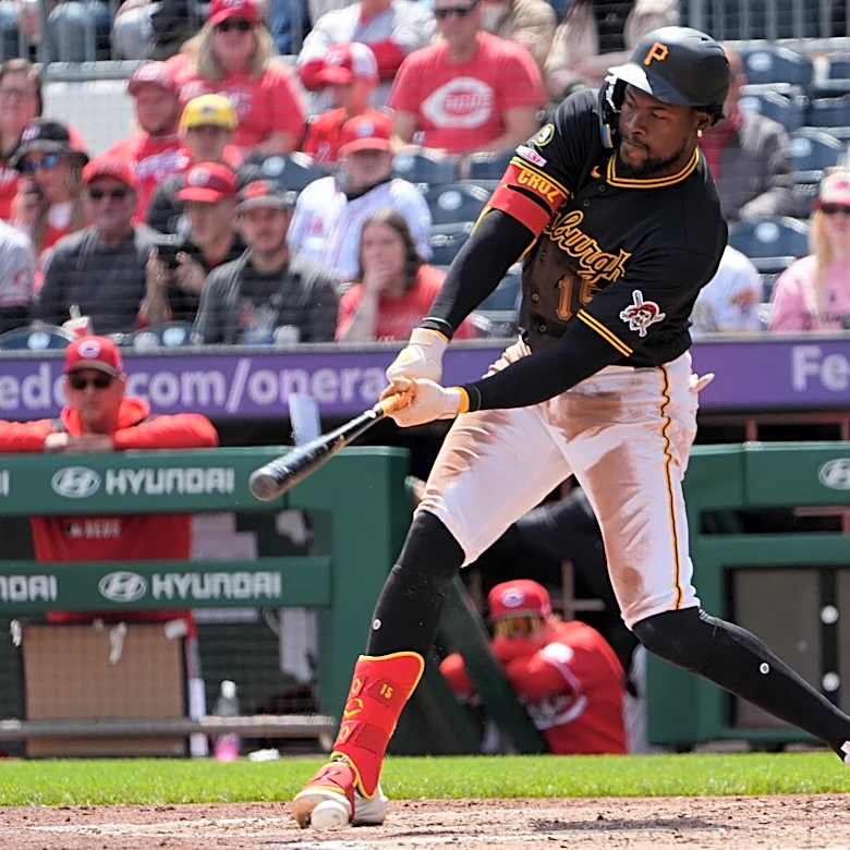 Cruz delivers go-ahead hit in the 8th as Pirates top Reds 1-0 to complete a 3-game sweep