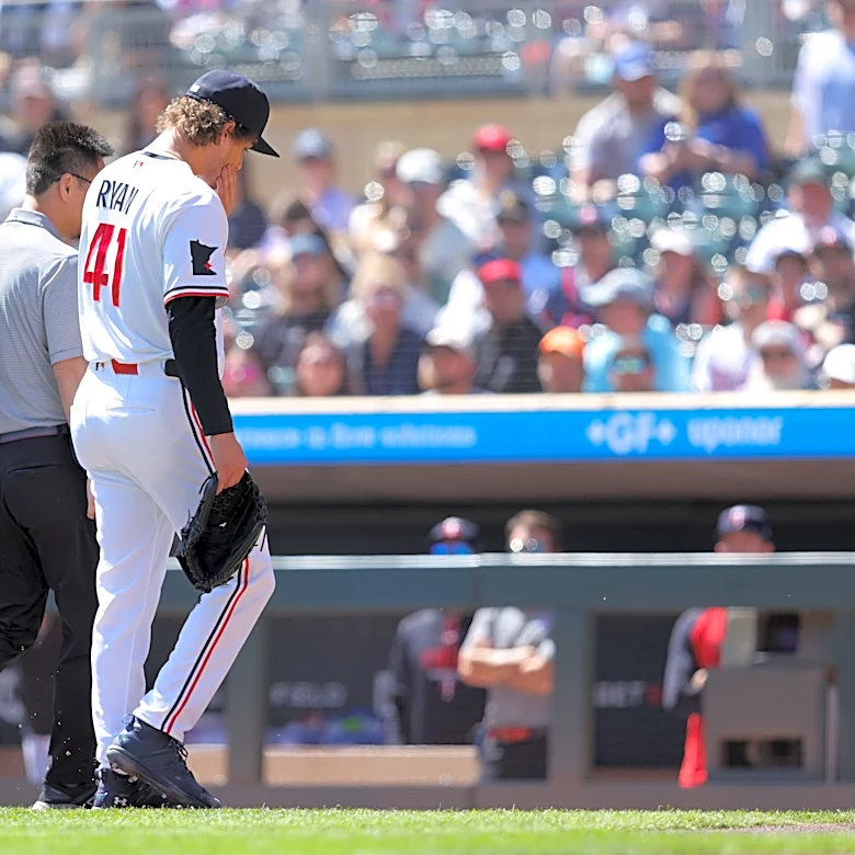Twins pitcher Joe Ryan leaves start vs. Blue Jays with right elbow soreness