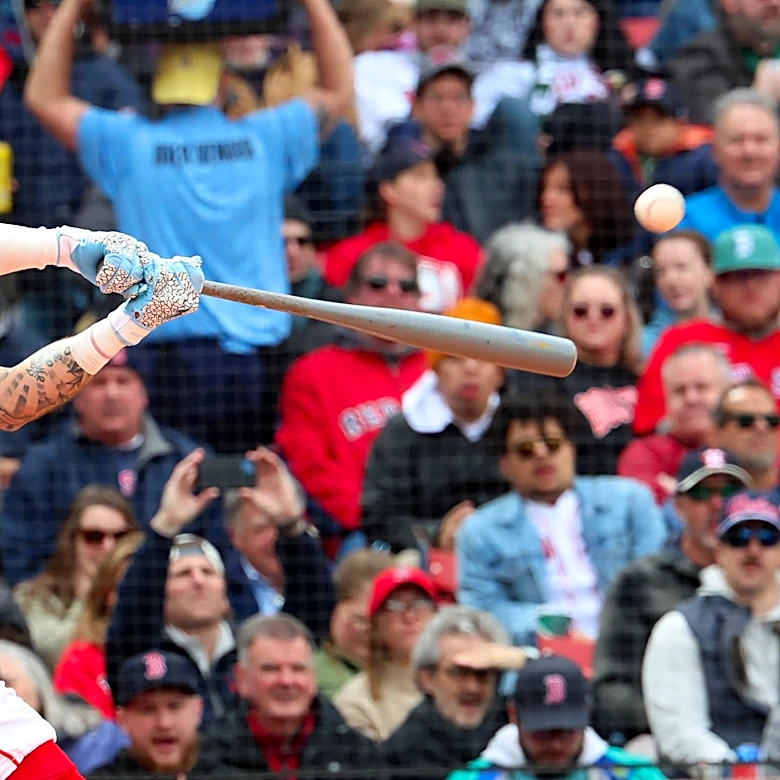 Cam Smith gets go-ahead 2-run single in 10th; Astros hold off Red Sox 3-1