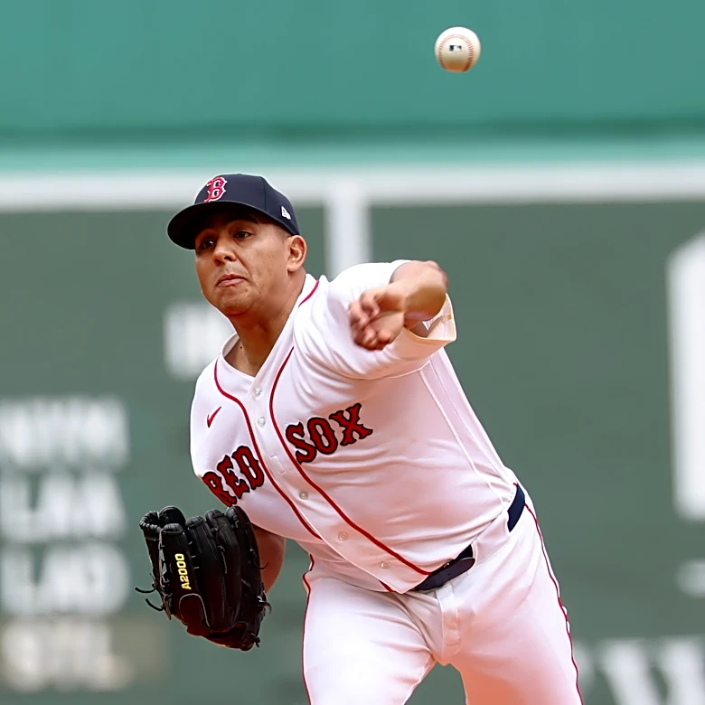 Red Sox starter Suárez leaves loss to Astros after 4 innings due to hamstring tightness