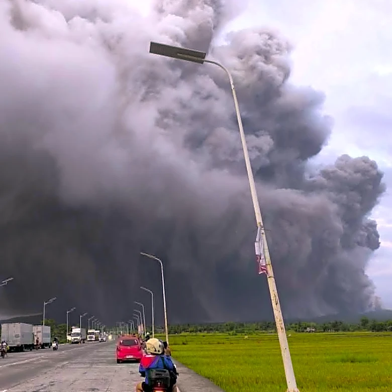 Nearly 200,000 people affected as over 5,400 flee ash from Philippine volcano
