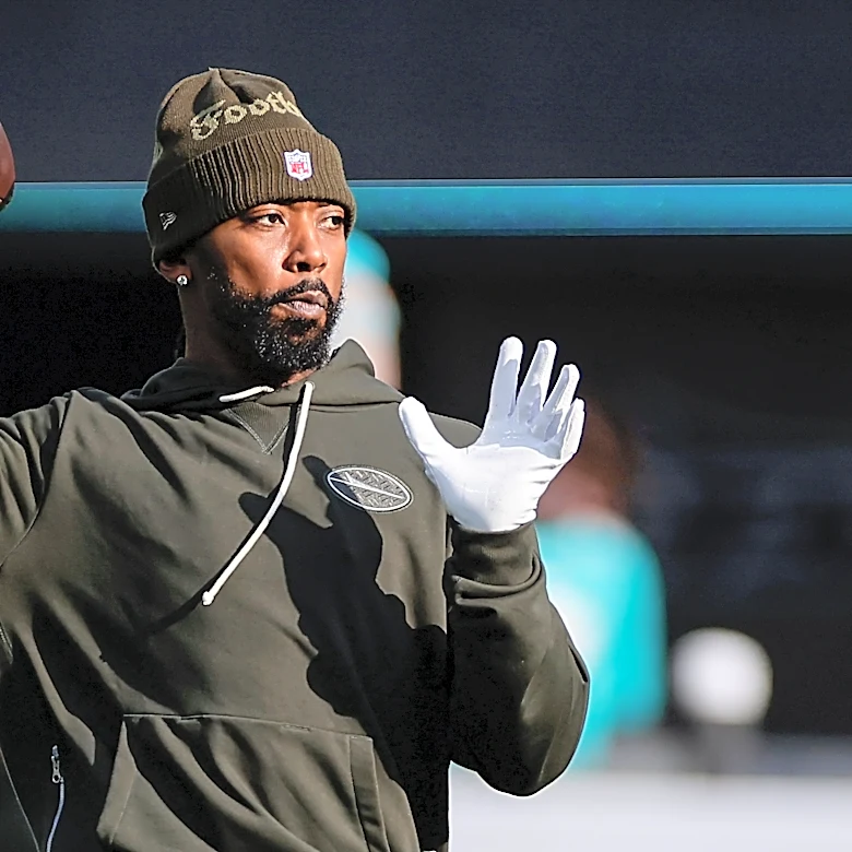 Packers sign QB Tyrod Taylor and release Desmond Ridder