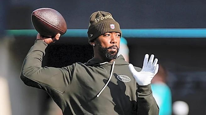 Packers sign QB Tyrod Taylor and release Desmond Ridder