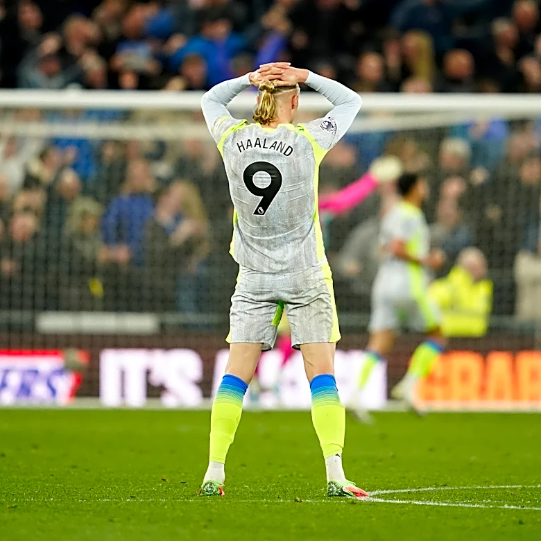Man City's last-gasp draw at Everton hands Premier League momentum to Arsenal