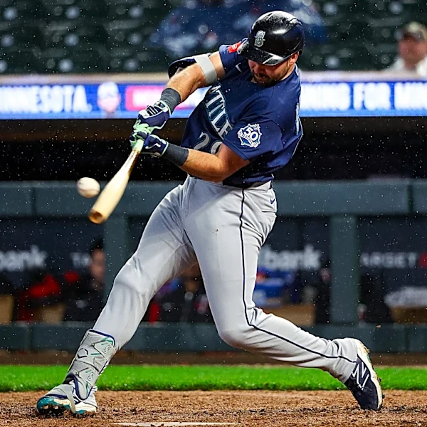 Mariners catcher Cal Raleigh sitting out a 3rd straight game due to a sore right side