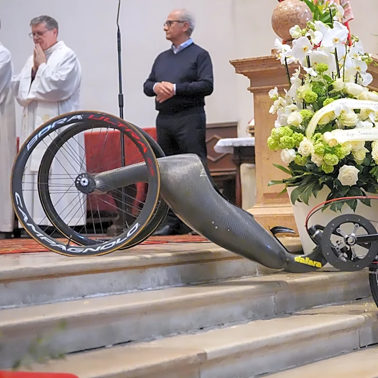 Thousands at funeral for Italian auto champ and Paralympic gold medalist Alex Zanardi