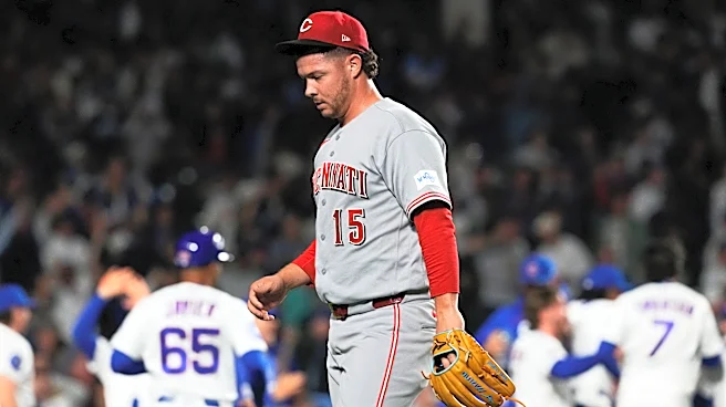 Reds closer Emilio Pagán carted off with an apparent left hamstring injury against the Cubs