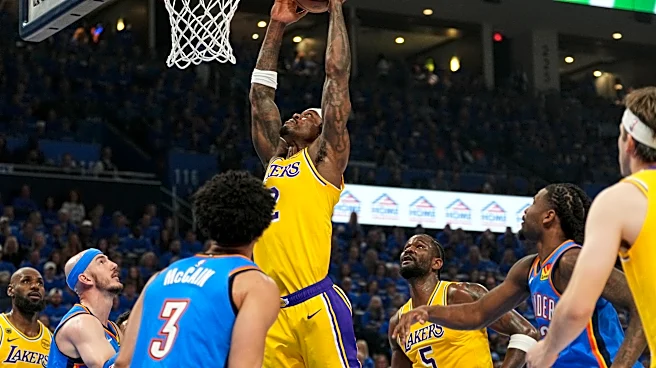 Lakers forward Vanderbilt suffers 'gruesome' injury to right pinkie while trying to block shot