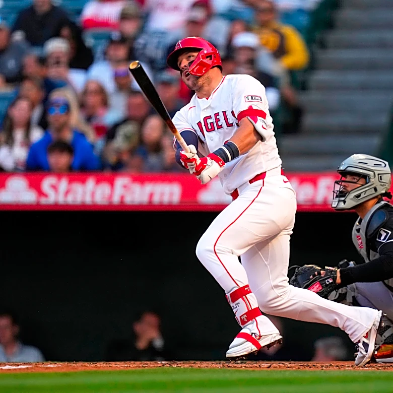 Trout homers and Zeferzahn escapes a jam in the 9th as the Angels beat the White Sox 4-3