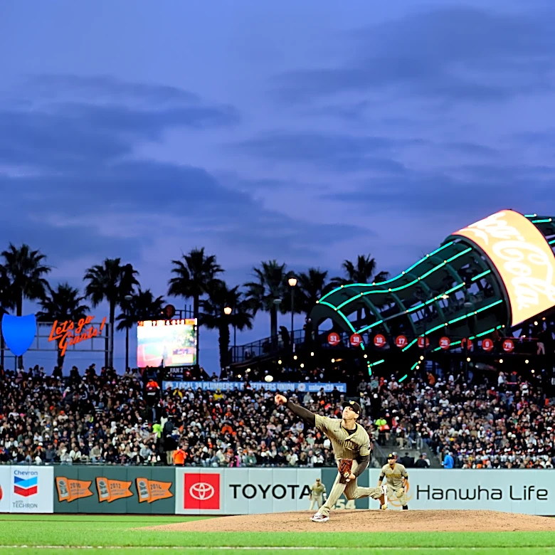 Padres tie season highs for hits (14) and runs in 10-5 win over Giants
