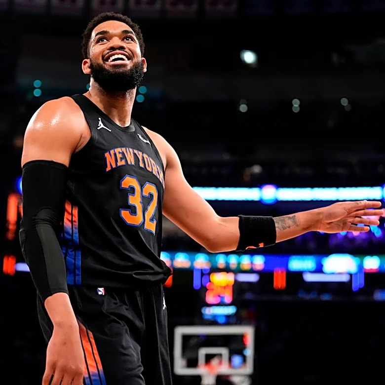 Glass cleaner: Karl-Anthony Towns dislodges ball behind backboard after Andre Drummond can't