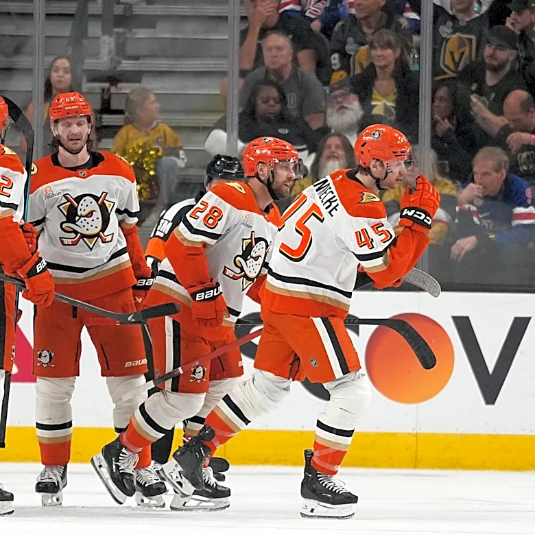 Ducks beat Golden Knights 3-1 and send series back to Anaheim at 1-1