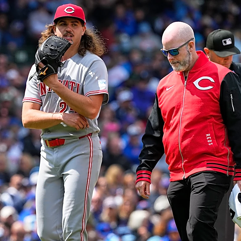 Cincinnati Reds starter Rhett Lowder exits with right shoulder discomfort at Chicago Cubs