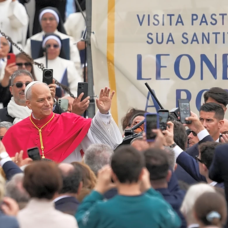 Pope celebrates first anniversary of election with visit to Pompeii to pray at shrine