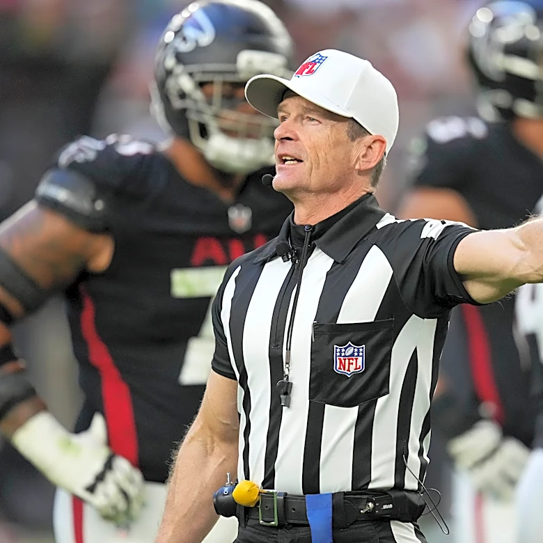NFL and referees agree on a 7-year collective bargaining agreement, avoiding potential work stoppage