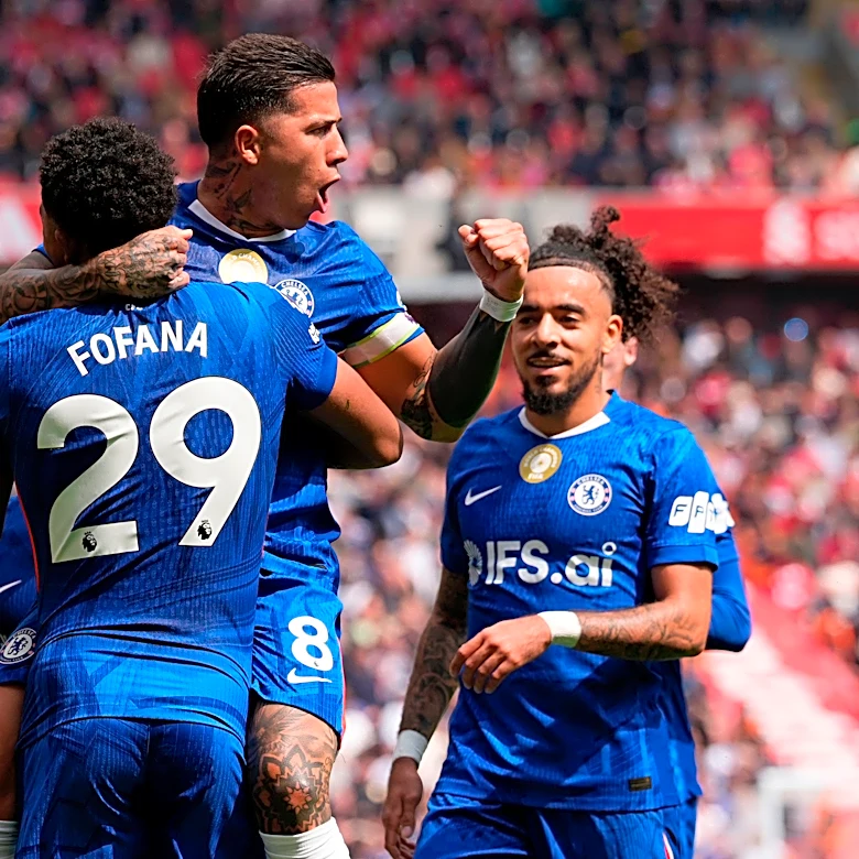 Boos at Liverpool as defending Premier League champ drops more points