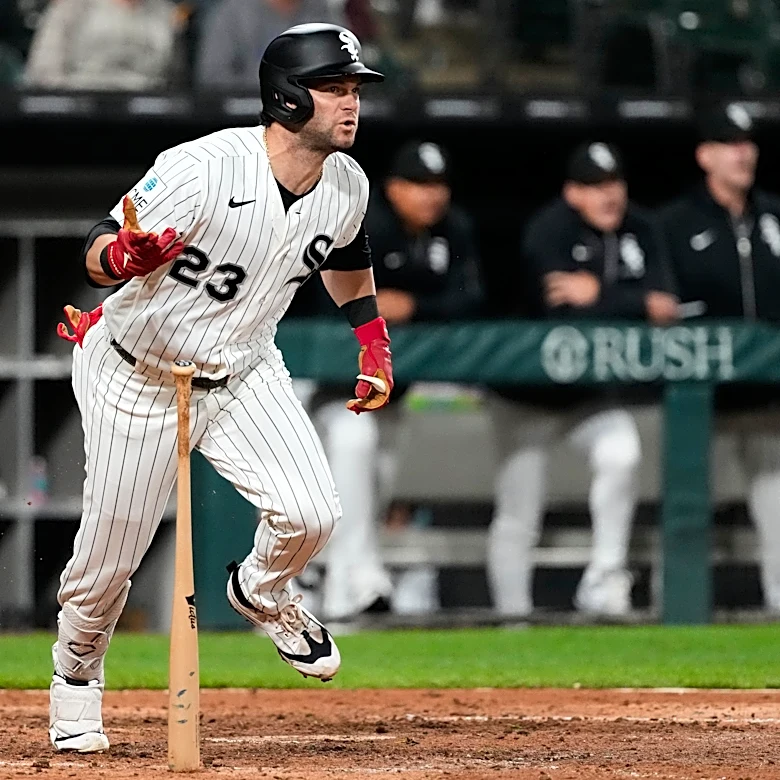 White Sox scratch Andrew Benintendi because of neck stiffness