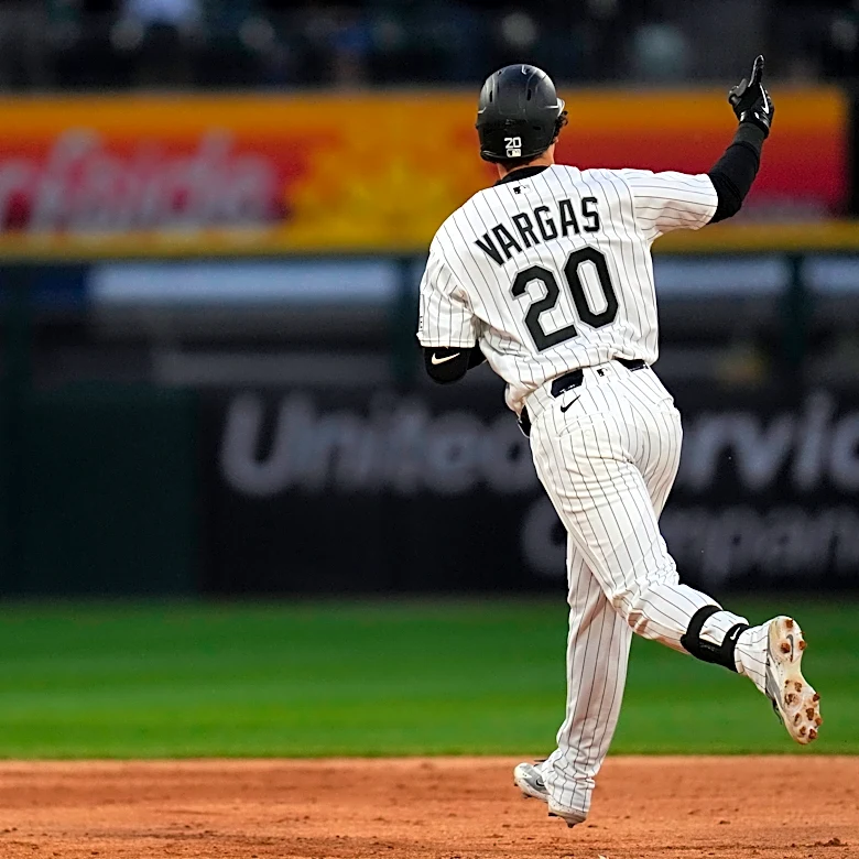 Miguel Vargas homers twice as the White Sox beat Luis Castillo and the Mariners 6-1