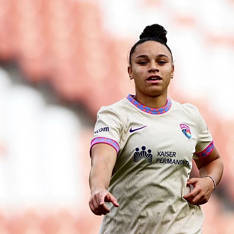 Dudinha leads Wave to 2-1 win over rival Angel City
