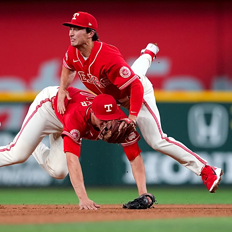 Justin Foscue rebounds from causing blooper with star SS Corey Seager with 1st homer for Rangers