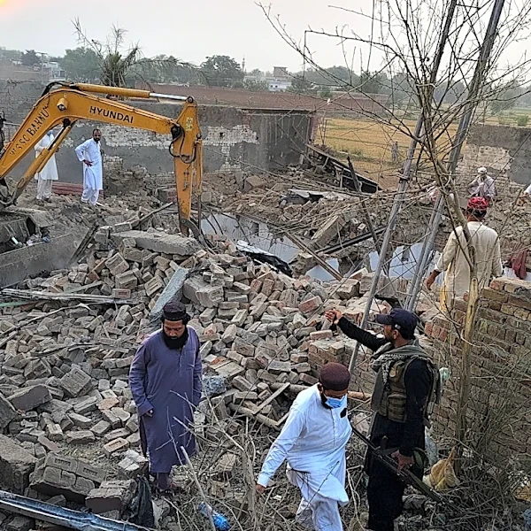 Death toll rises to 14 in a Pakistan suicide attack claimed by a Pakistani Taliban splinter group
