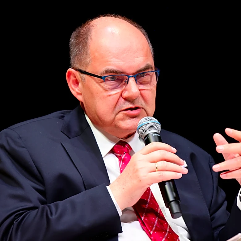 International envoy for Bosnia who clashed with Serb leader to step down