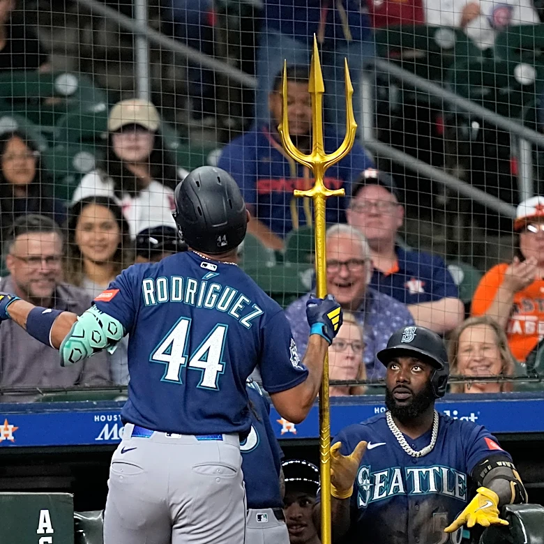 Rodríguez goes deep as the Mariners extend a franchise-record 8-game streak against Astros
