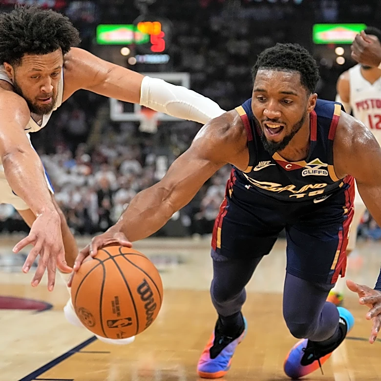 Mitchell ties NBA playoff mark with 39 points in 2nd half as Cavs even series vs. Pistons 112-103