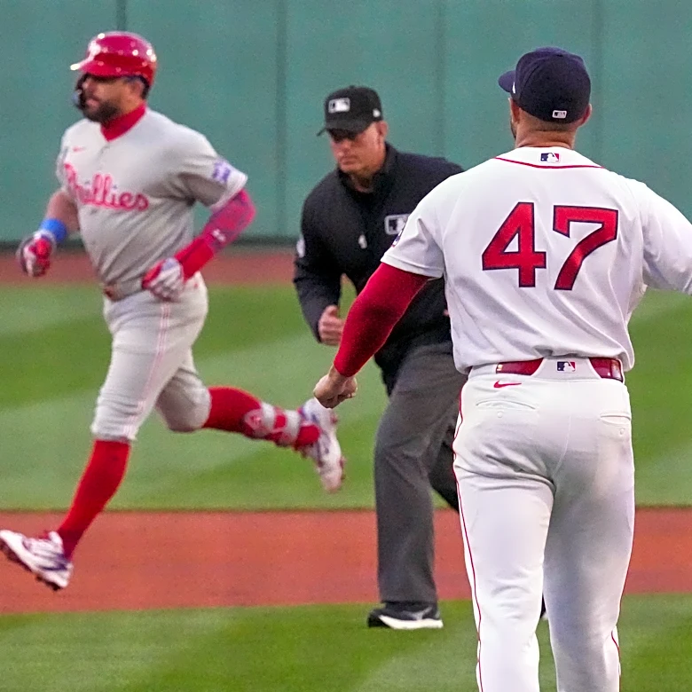 Schwarber homers for 5th straight game, Mattingly earns 900th win as Phillies beat Red Sox 2-1