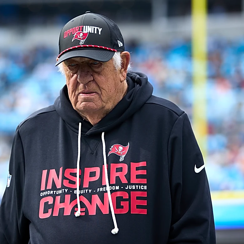 Tom Moore, 87, returns to alma mater to serve as offensive adviser to Iowa's Kirk Ferentz