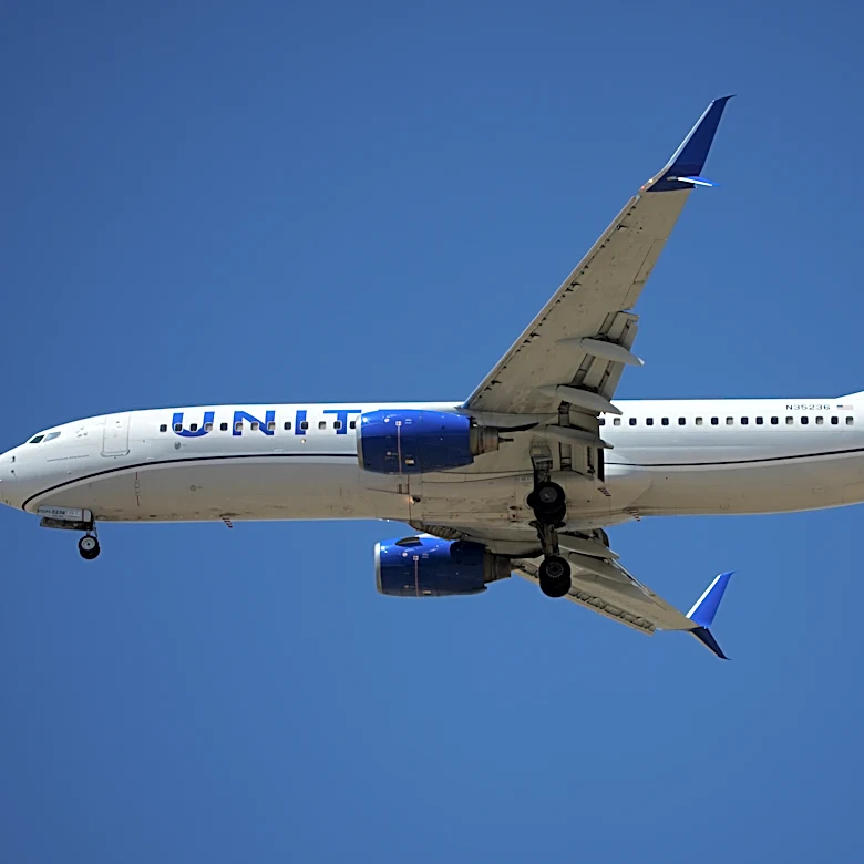 United flight attendants ratify 5-year contract with 31% pay hike and boarding pay