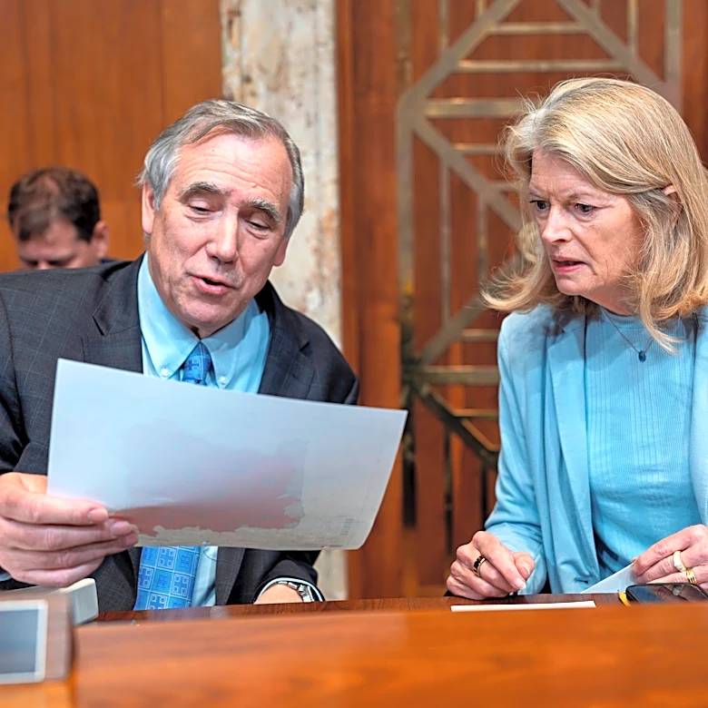Republican resistance to Iran war grows in the Senate as Murkowski flips