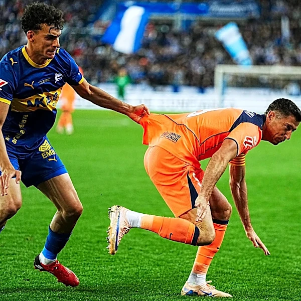 Barcelona's 100-point bid ends in a 1-0 loss at Alaves in the Spanish league