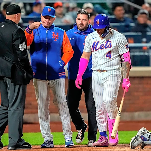 Mets' Alvarez to have right knee surgery, Mendoza hopes catcher could return in 6-8 weeks
