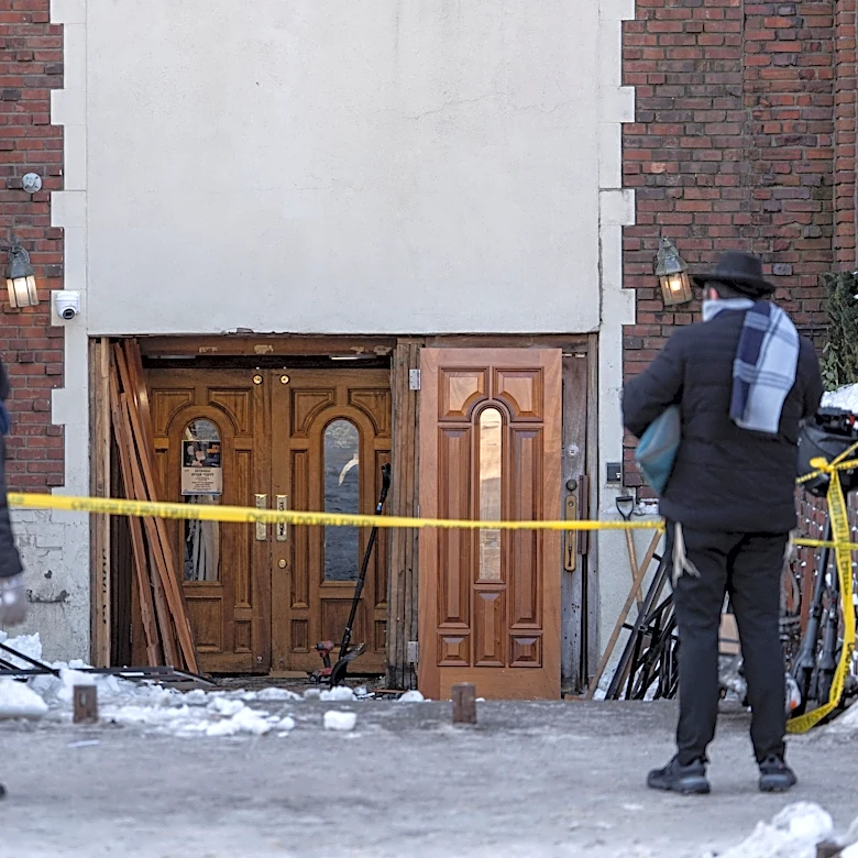 Man pleads guilty to ramming car into Chabad Lubavitch headquarters in New York City