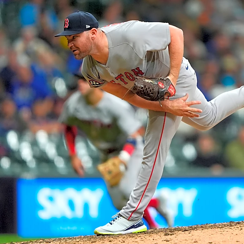 Veteran reliever Liam Hendriks agrees to a minor league deal with the Cubs