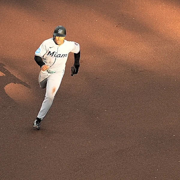 Jiménez, Edwards lead Marlins' attack in 9-5 win over Twins