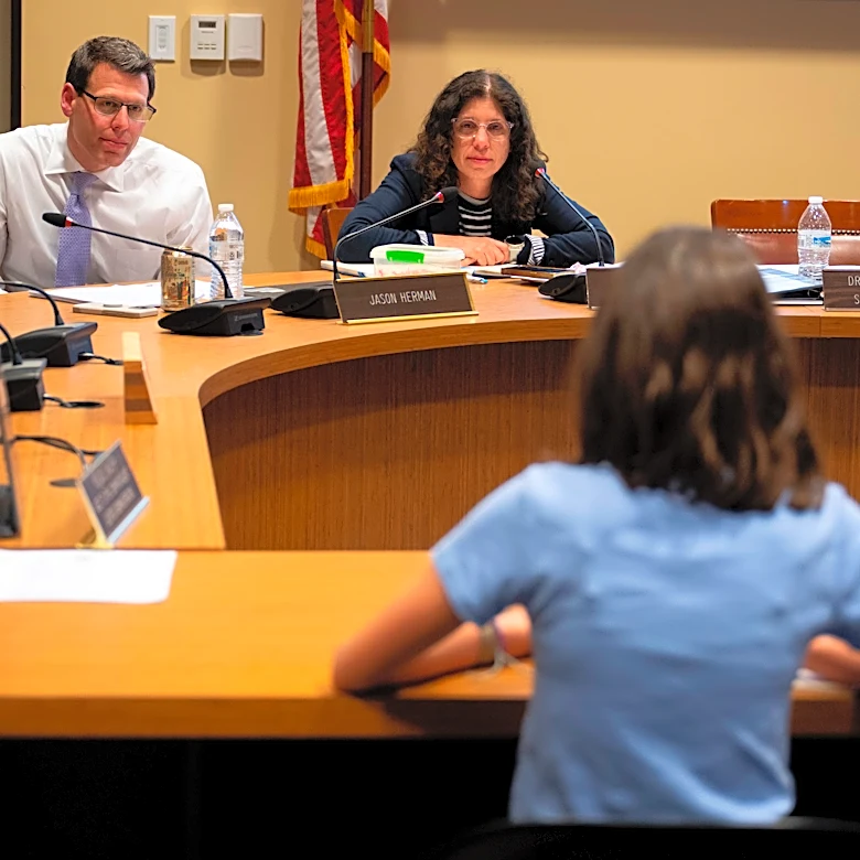 Some parents don't want their kids to use tech at school. But districts are pushing back